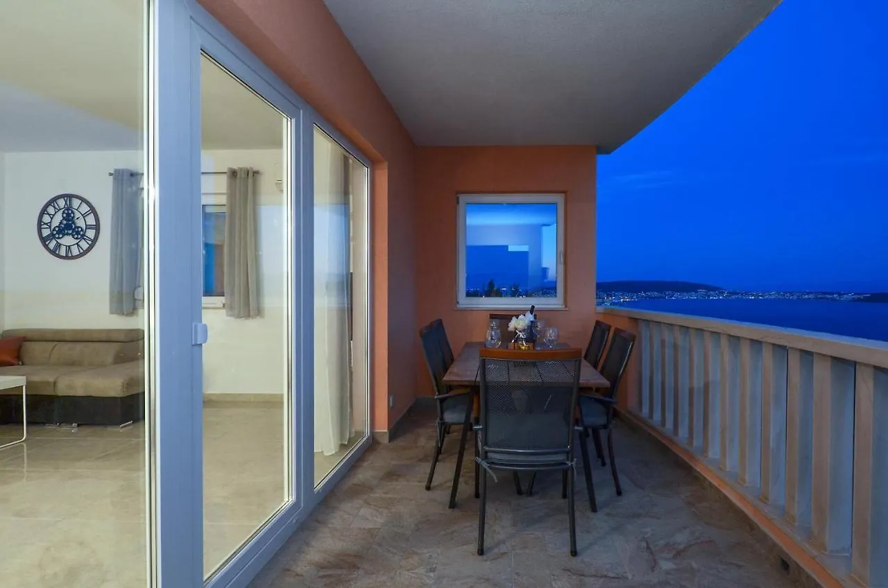 Apartment Elza Trogir 0*,