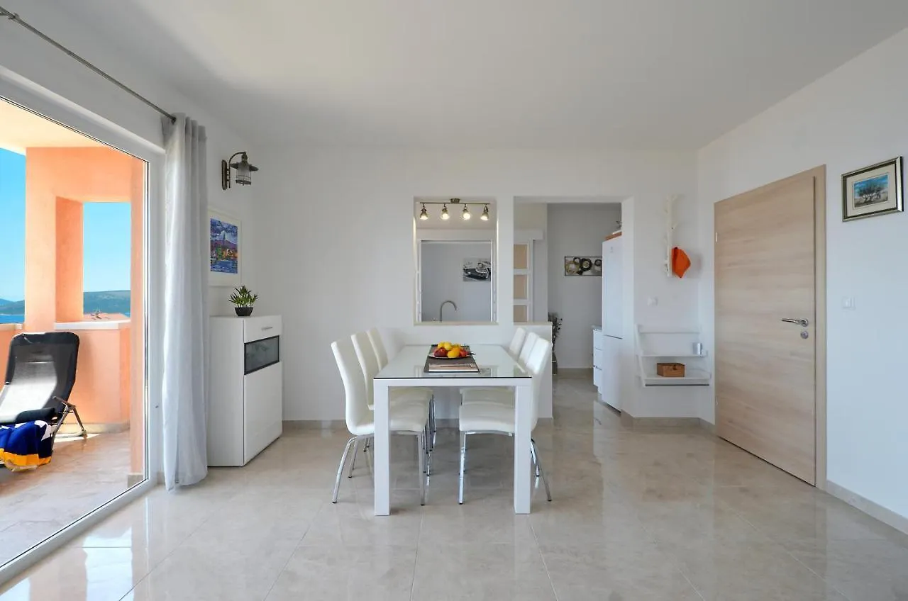 Apartment Elza Trogir 0*,  Croatia