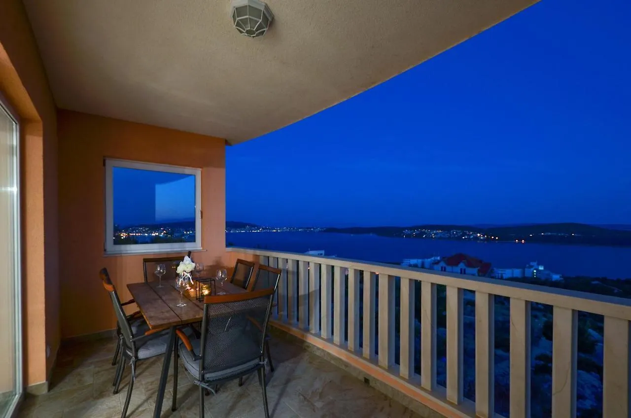Apartment Elza Trogir 0*,